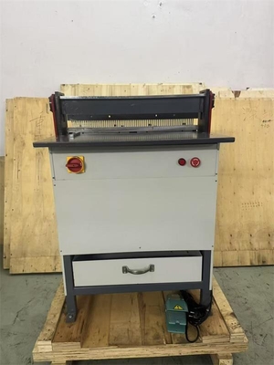 工業用 A2 A3 A4 紙の穴を打たれる機械 重用半自動パンチワイヤー結合機械